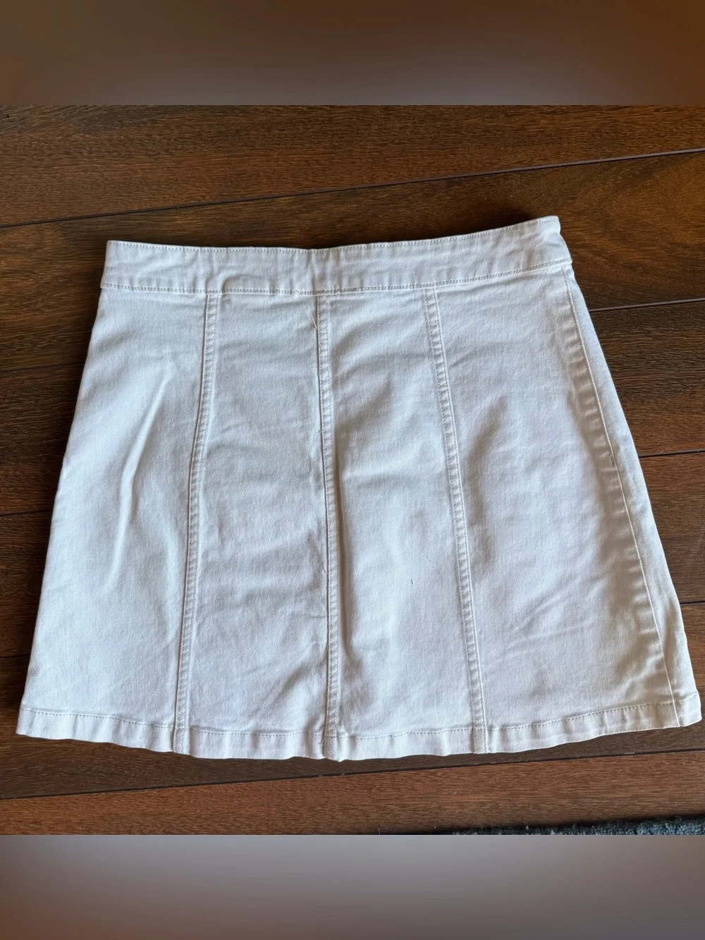 H&M Button-Front White Denim Mini Skirt - Picture 2 of 3